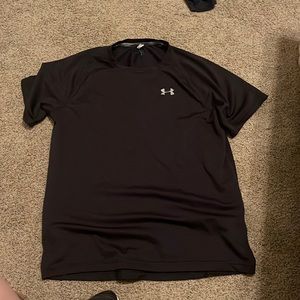 Black under armour workout t shirt